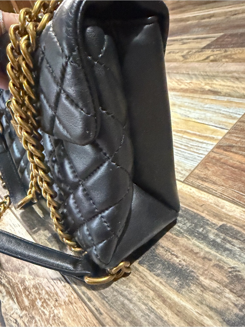 Kurt Geiger Black Quilted Leather Shoulder Bag with Gold Chain - Picture 5 of 10